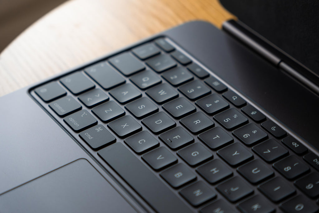 Magic Keyboard Para iPad Pro 13 (M4) - Open Box